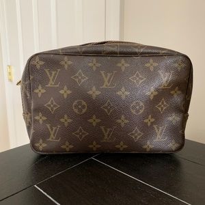 Louis Vuitton Trousse 23